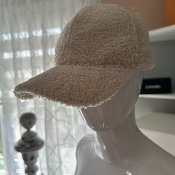 Cream Textured Cap Sherpa - Picture 2 of 3